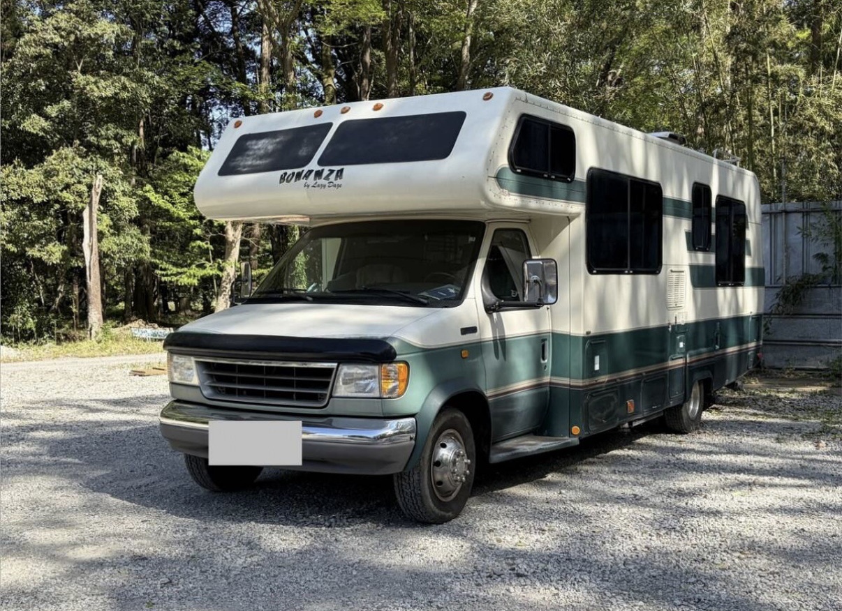FORD E-350 Lazy Daze Bonanza 正面外観
